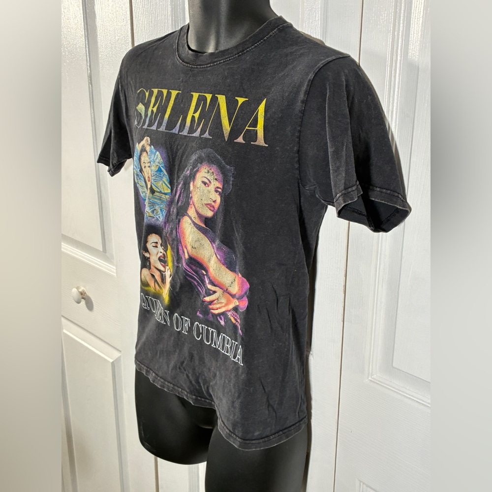 Selena Quintanilla Queen of Cumbia Graphic Vintage T Shirt - Picture 2 of 9
